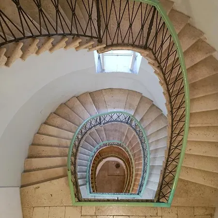 Skynight krevet i doručak 4*