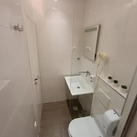 Bed and Breakfast Skynight 4*