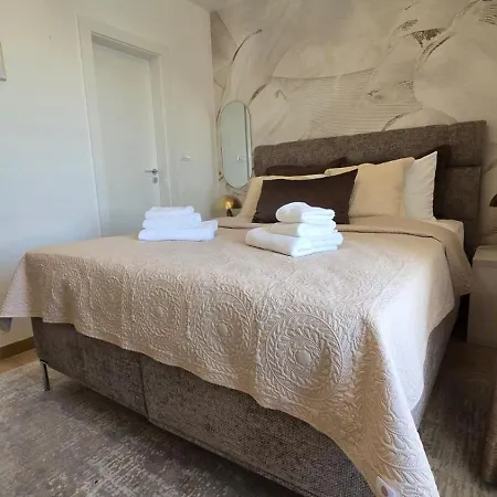 Skynight Frühstückspension Split