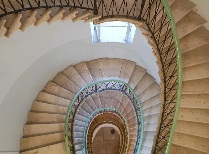 Skynight לינה וארוחת בוקר 4*