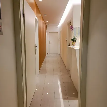 Skynight Bed & Breakfast 4*