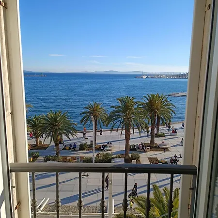 Bed & Breakfast Skynight 4*