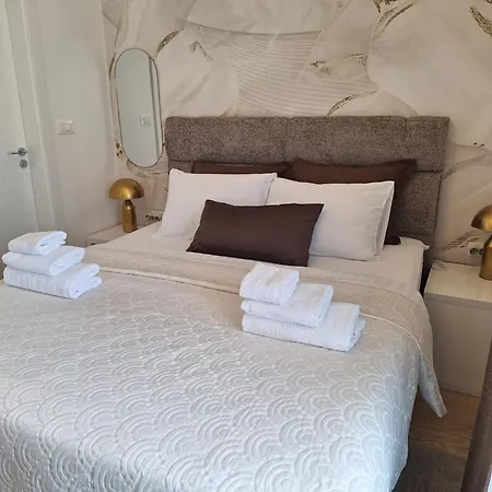 Skynight Bed & Breakfast 4*